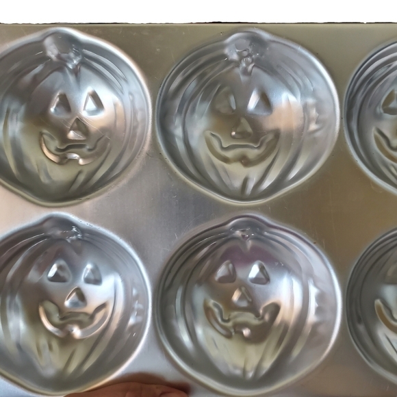 Vtg 1983 Wilton pumpkin Jack-o-lantern baking tray mold cakes muffins cupcakes - Picture 4 of 7
